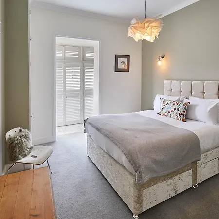 Host & Stay - One Mulgrave Place